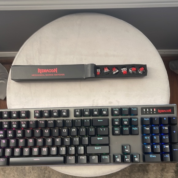 Redragon PRO Wireless RGB Gaming Keyboard, BT/2.4Ghz Tri-Mode - Picture 6 of 6